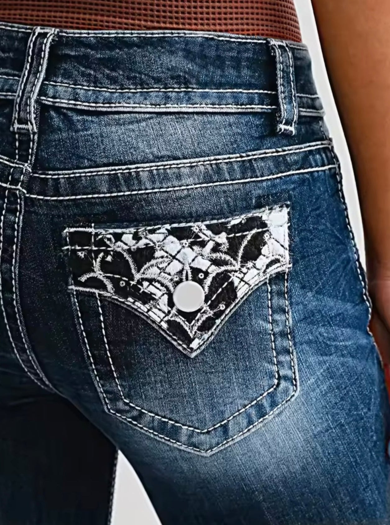 Low rise blue jeans fly flare